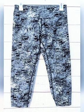 Guc Calvin Klein Black/White/Gray  Abstract Crop Length Leggings Size Medium